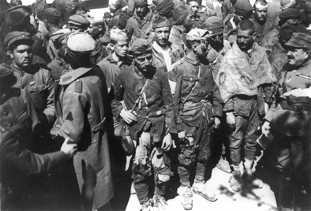 052α. ΄Ελληνες στρατιώτες επιστρέφουν από το μέτωπο